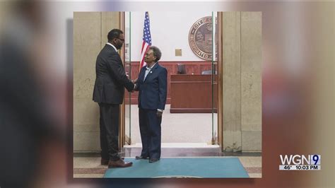 Mayor-elect Johnson meets Mayor Lightfoot ahead of inauguration
